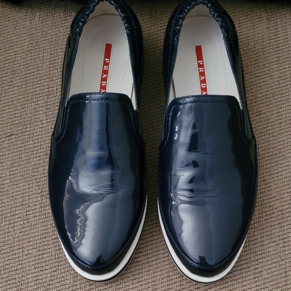 PRADA WOMEN'S BLUE PATENT LEATHER SLIP ON OXFORDS - Picture 3 of 12